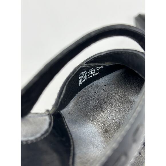 Clarks Artisan Collection Black Leather Closed Toe Mules Slides Heels Size 6 M - Picture 8 of 8